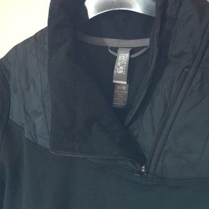 Mountain Hardware black midweight pullover